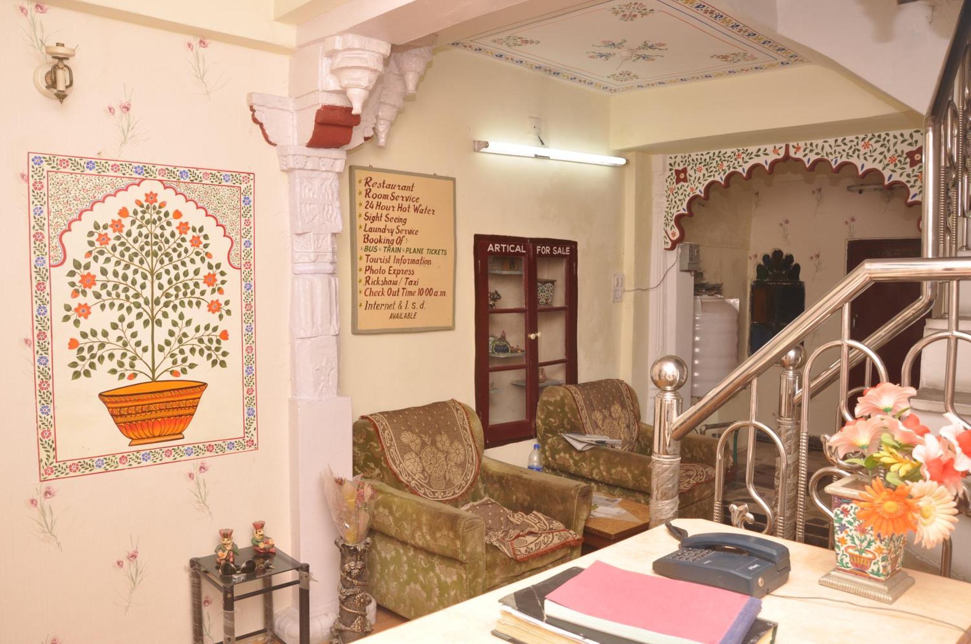 Jag Niwas Guest House & Pure Veg Restaurant Udaipur Exterior photo